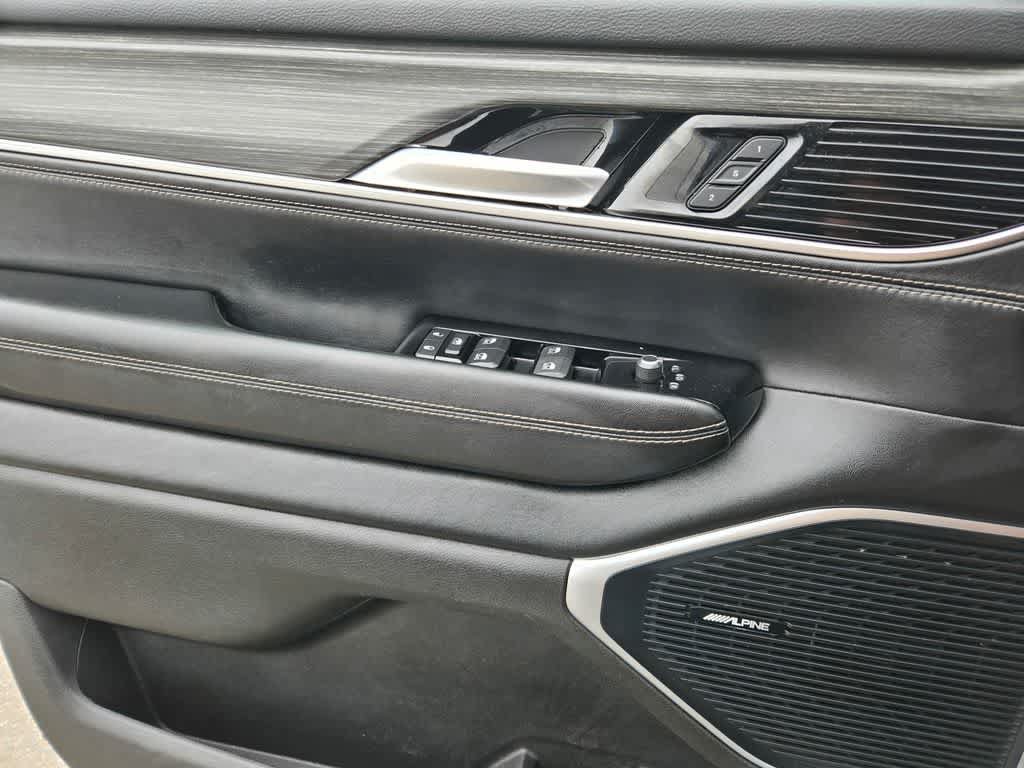 Used 2024 Jeep Wagoneer L Series II RWD image 19