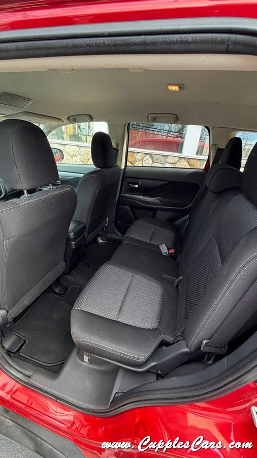 Used 2017 Mitsubishi Outlander ES AWD/4WD image 39