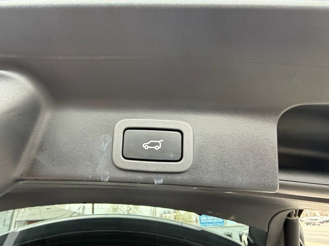 Used 2019 Jaguar F-PACE S image 8