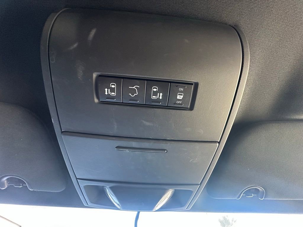 Used 2015 Dodge Grand Caravan SXT w/ Blacktop Package FWD image 30