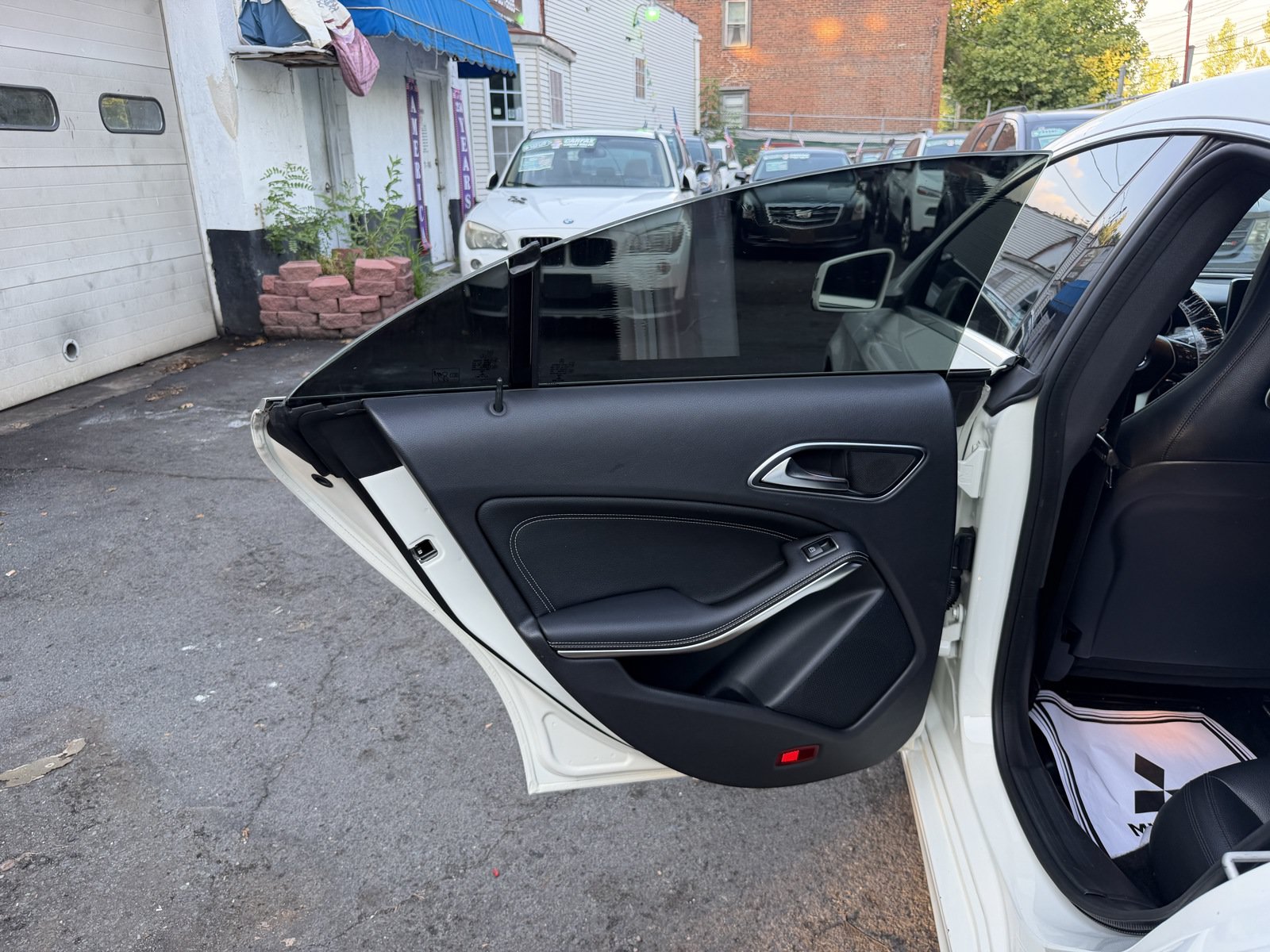 Used 2014 Mercedes-Benz CLA 250 image 32