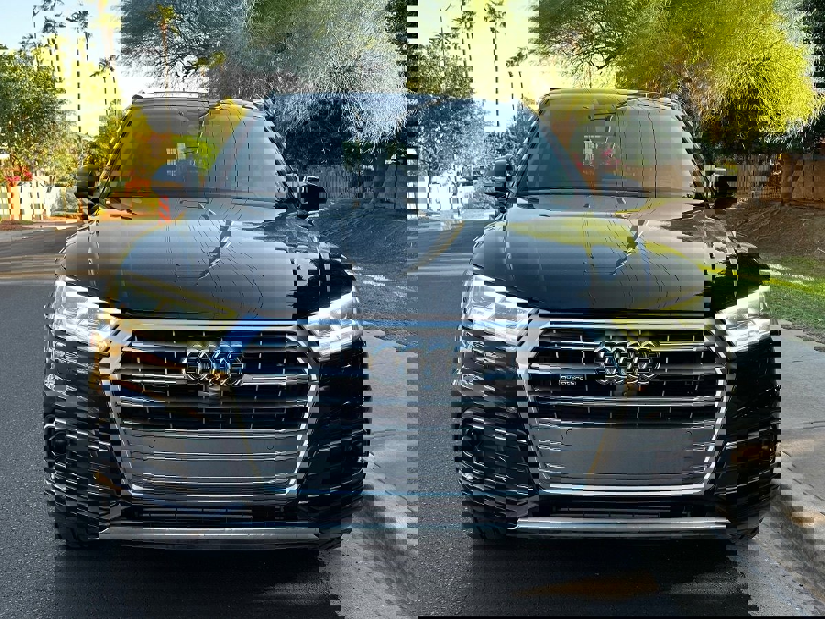Used 2019 Audi Q5 Prestige w/ Prestige Package image 3