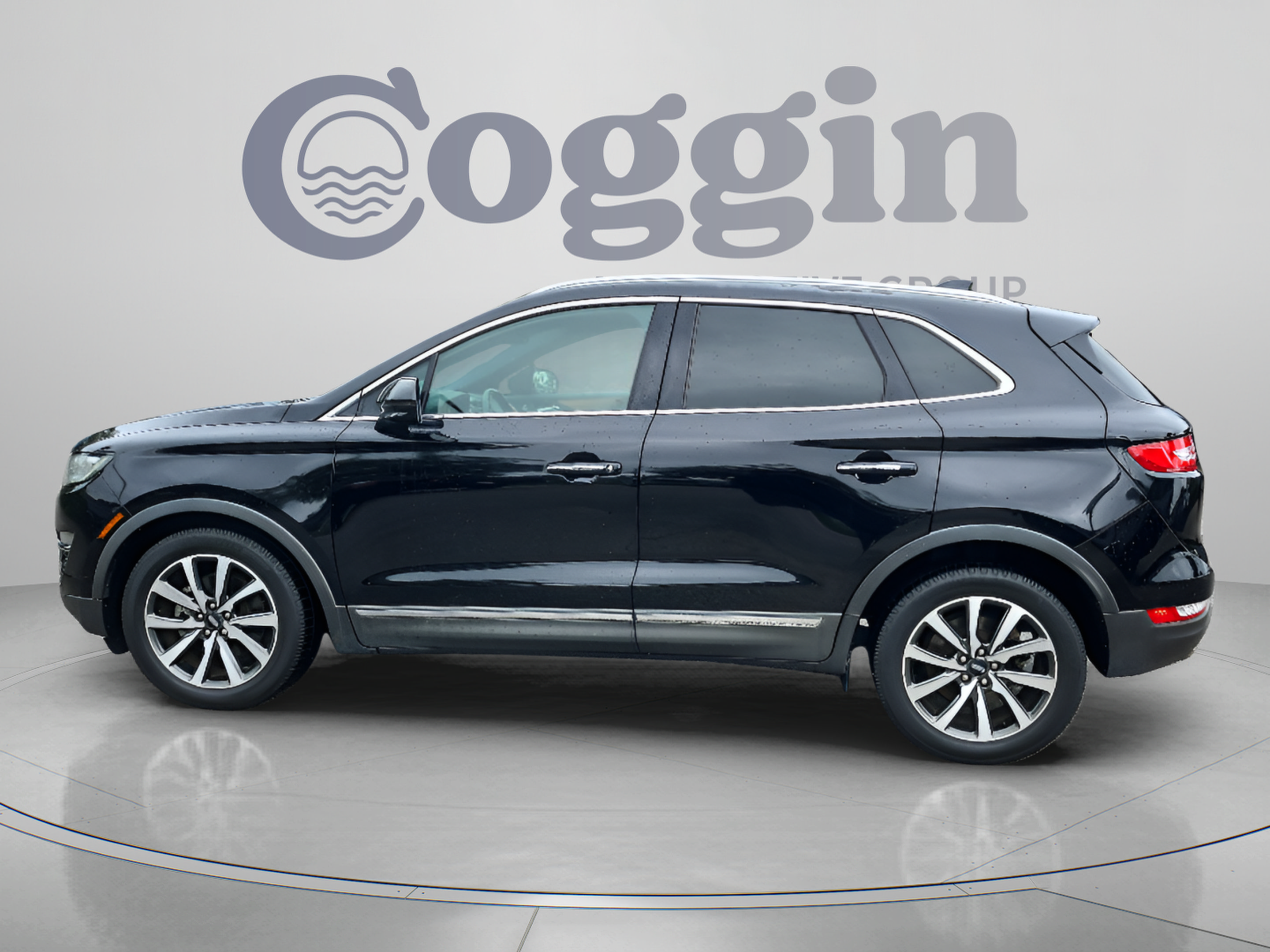 Used 2019 Lincoln MKC Reserve FWD image 2