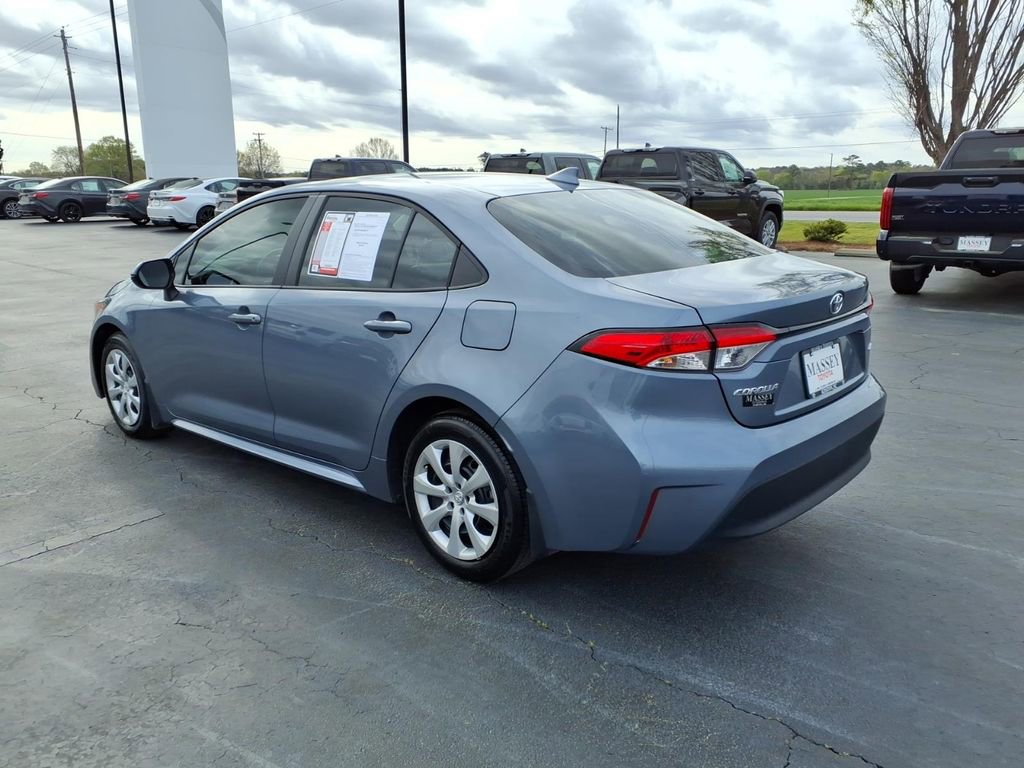 Used 2025 Toyota Corolla LE image 5