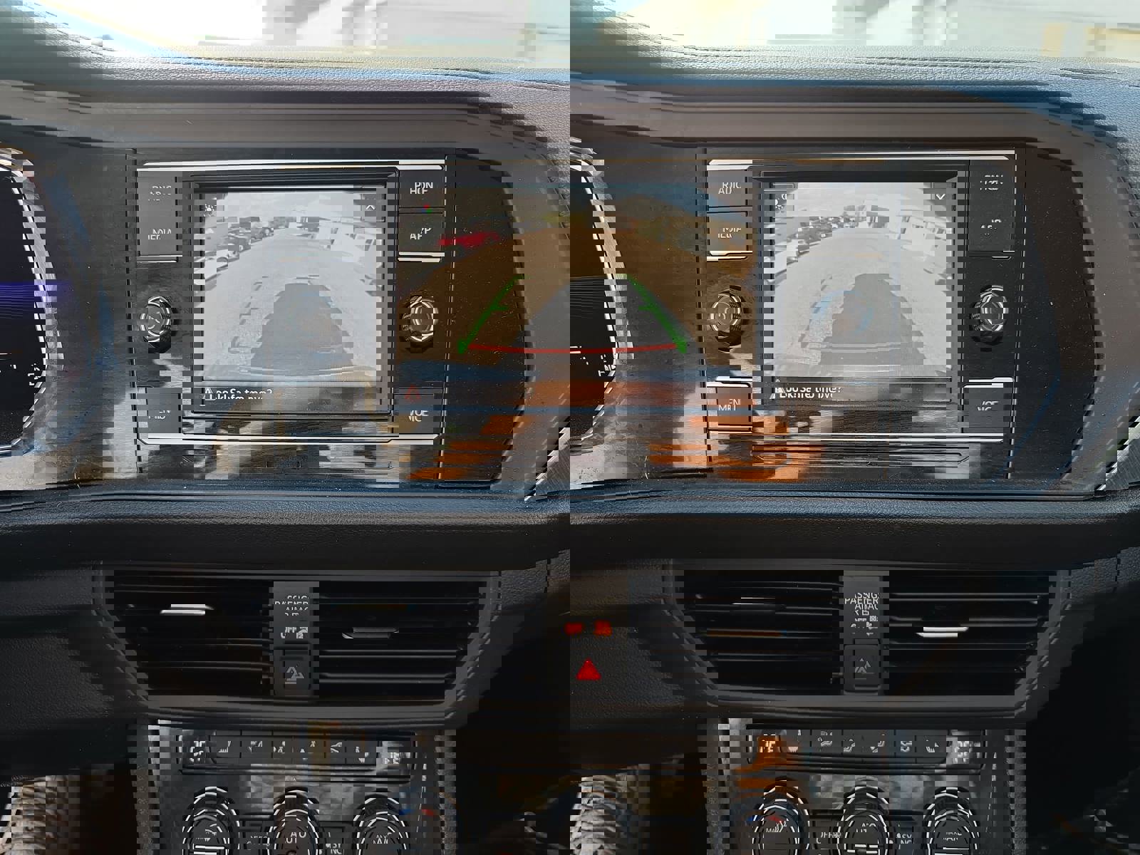 Used 2022 Volkswagen Jetta SE w/ Panoramic Sunroof Package image 26