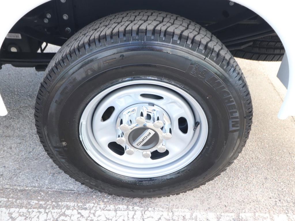 New 2026 Ford F250 XL w/ XL Chrome Package image 13