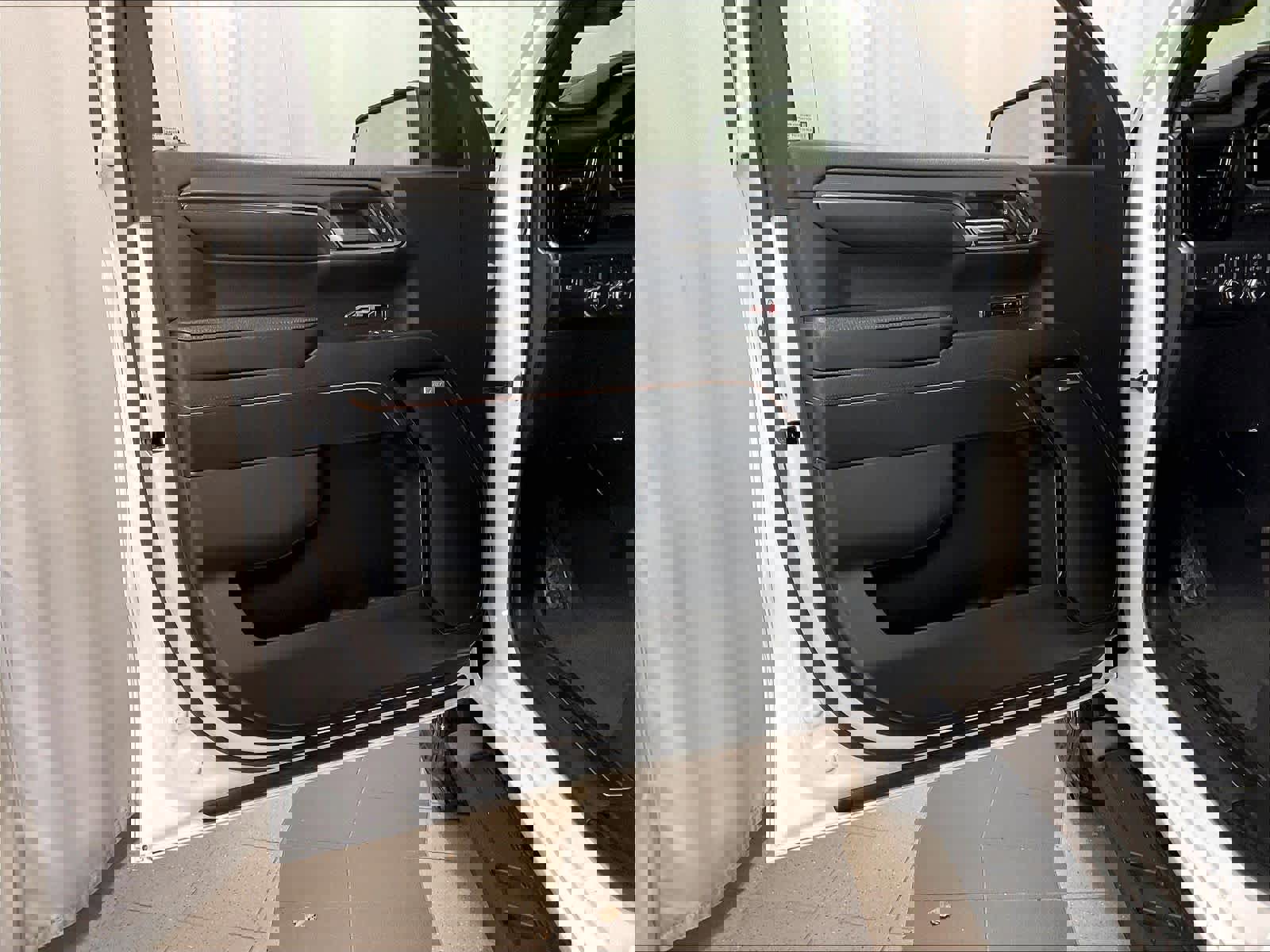 Used 2024 GMC Sierra 1500 AT4 w/ Technology Package image 9