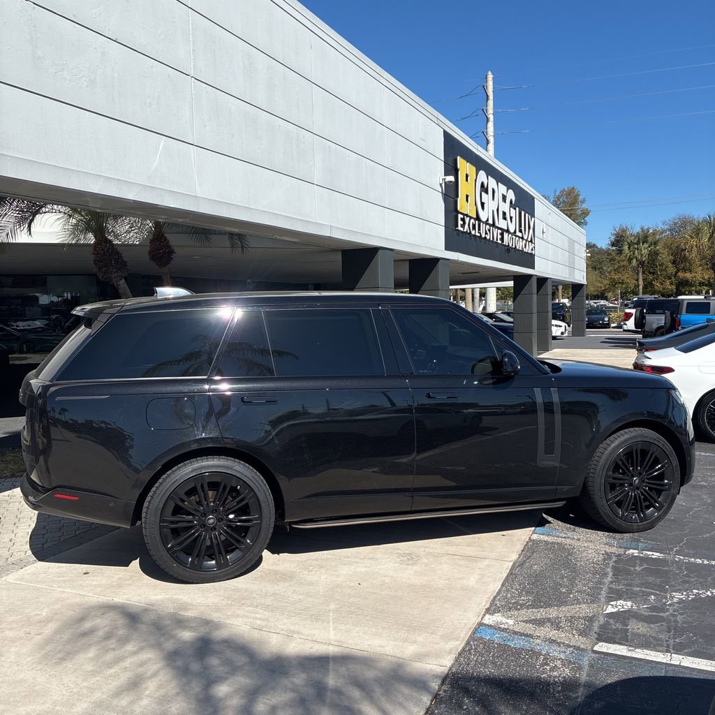 Used 2024 Land Rover Range Rover Long Wheelbase SE image 8