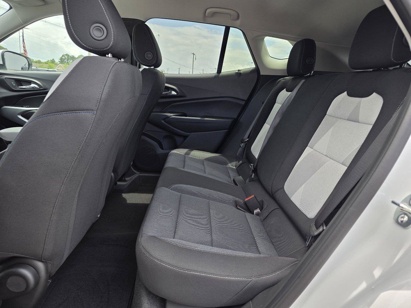 Used 2026 Chevrolet Trax LS w/ LS Convenience Package FWD image 19