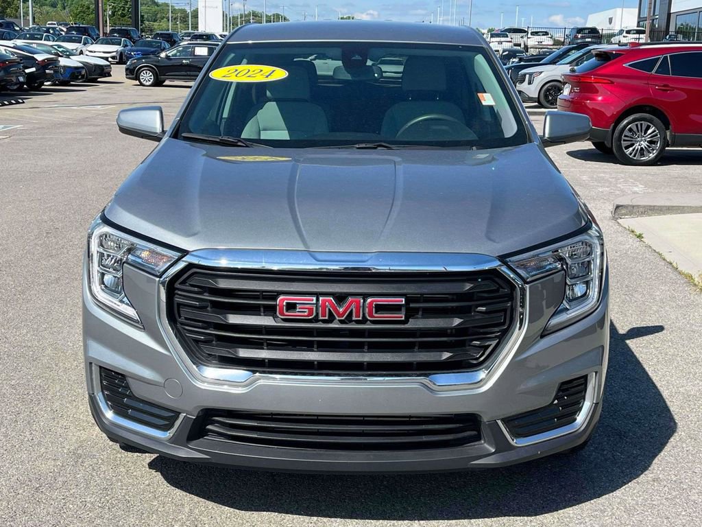 Used 2024 GMC Terrain SLE FWD image 31