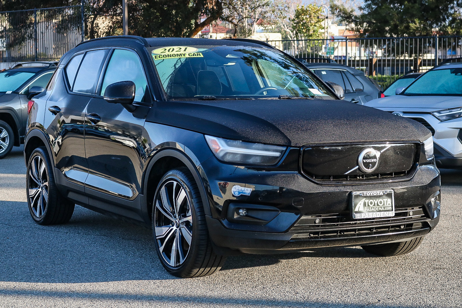 Used 2021 Volvo XC40 P8 Recharge w/ Advanced Package image 3
