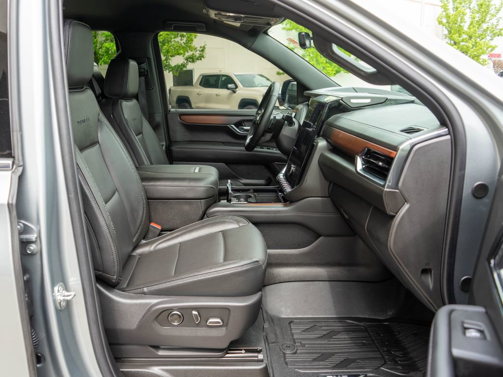 Certified 2025 GMC Yukon XL Denali w/ Advanced Technology Package AWD/4WD image 10