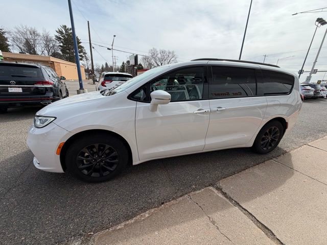 Used 2022 Chrysler Pacifica Touring-L w/ S Appearance Package FWD image 4