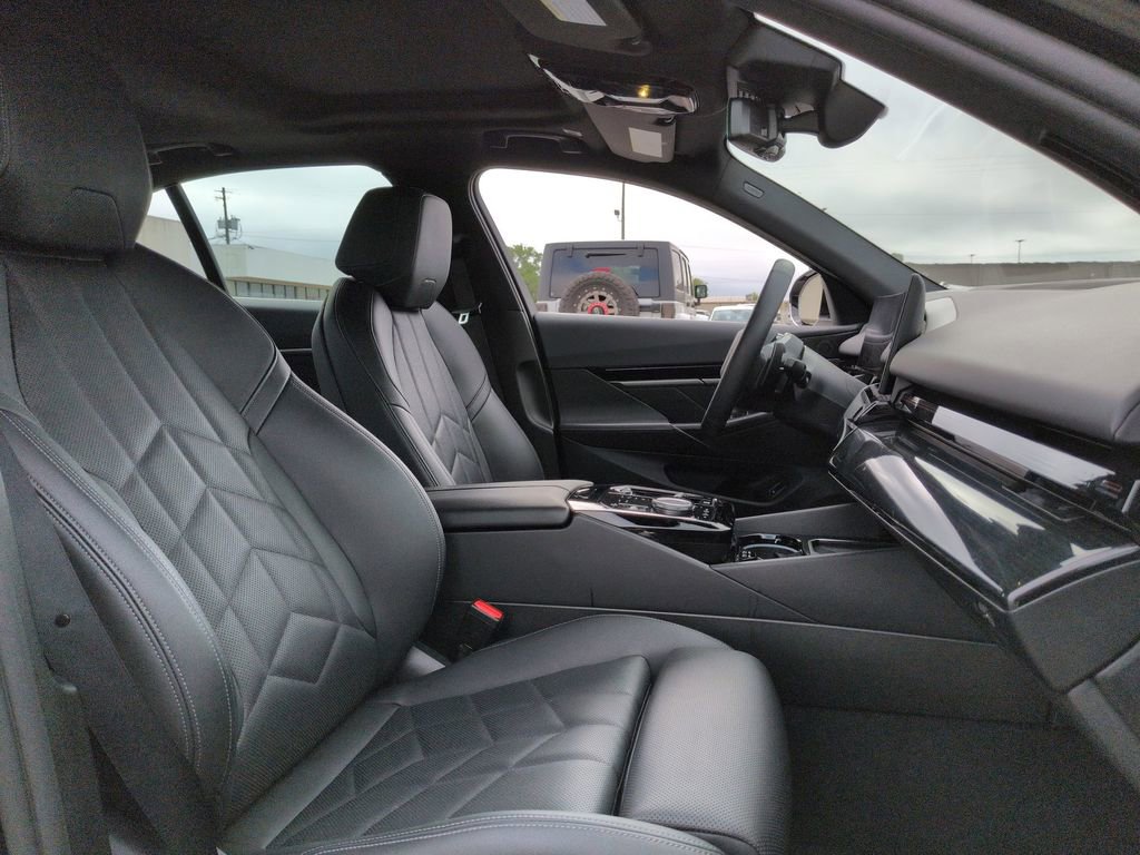 Used 2025 BMW 530i image 33