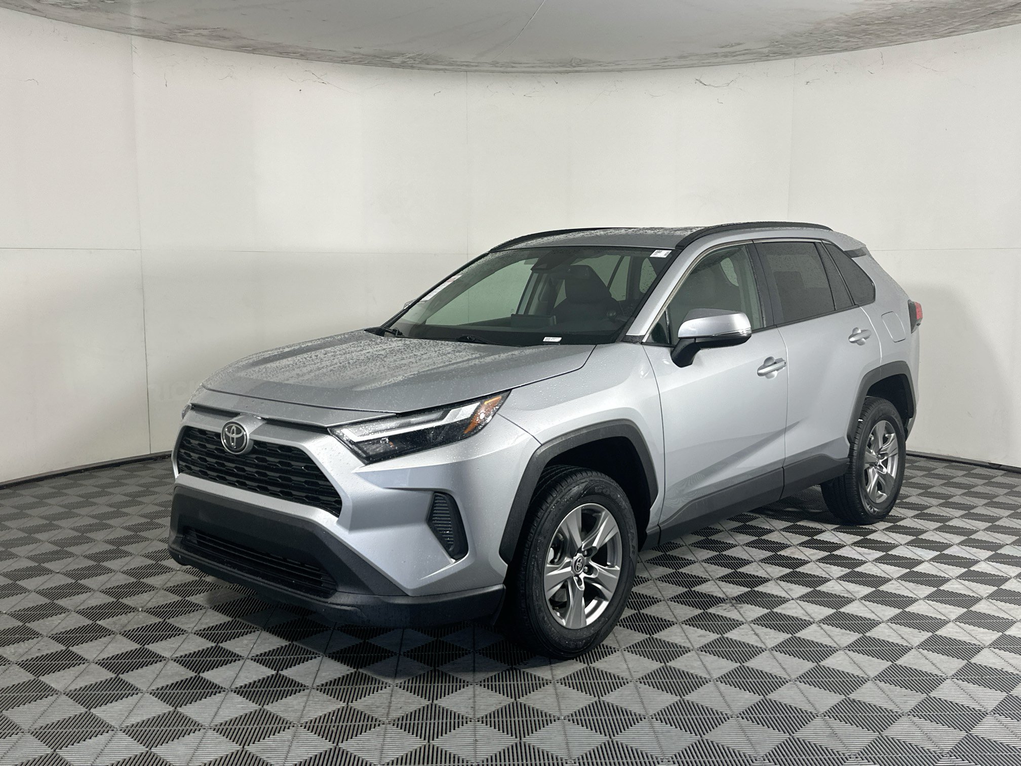Used 2024 Toyota RAV4 XLE FWD image 7