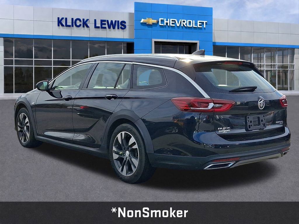 Used 2018 Buick Regal Essence w/ Driver Confidence Package #1 image 4