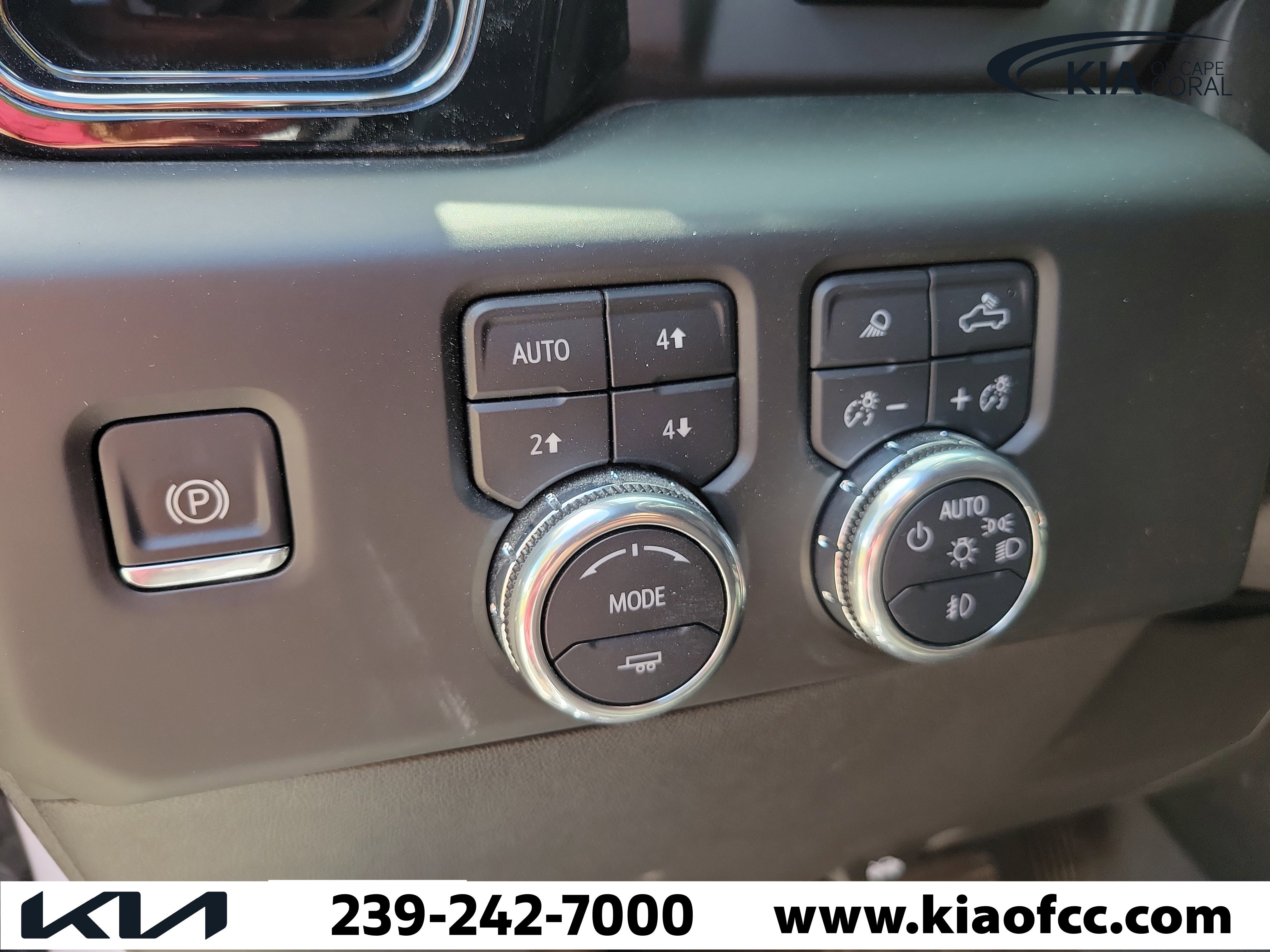 Used 2025 GMC Sierra 1500 AT4 w/ AT4 Premium Package AWD/4WD image 19