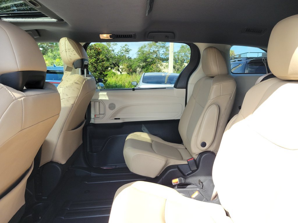 Certified 2021 Toyota Sienna XLE FWD image 23