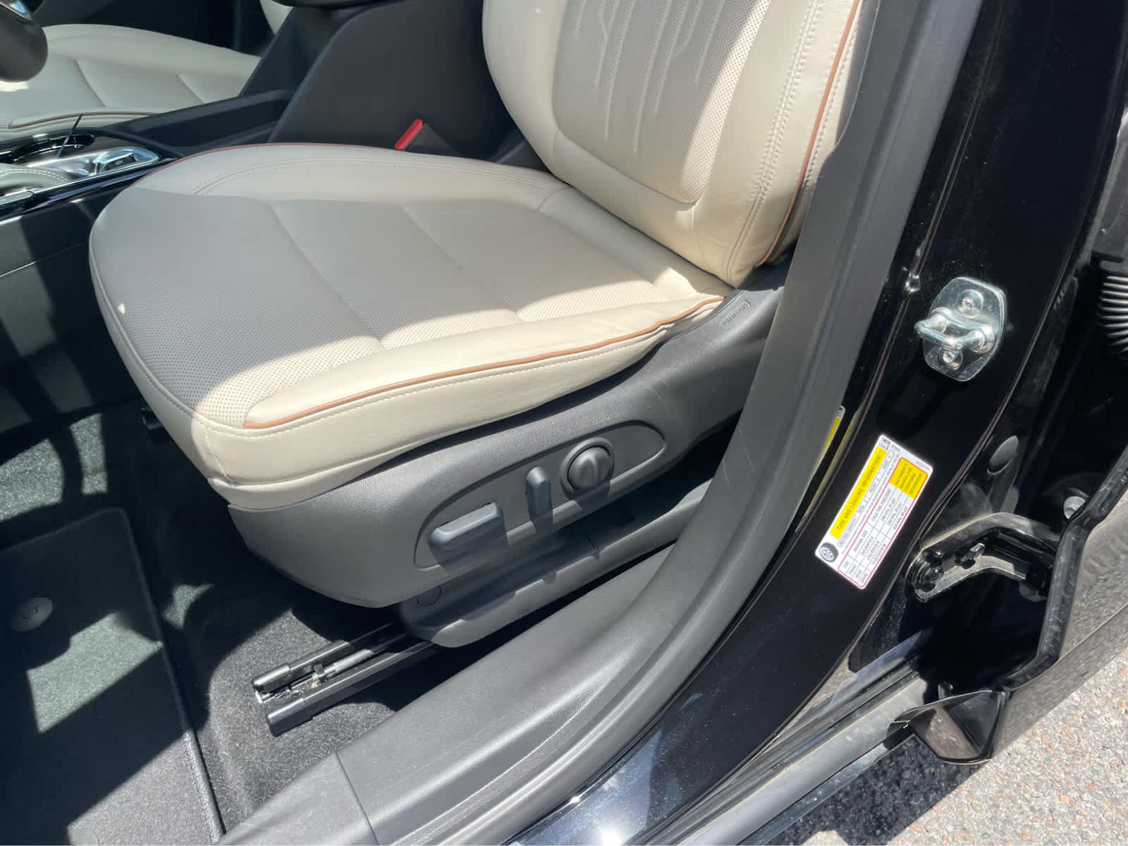 Used 2025 Buick Encore GX Avenir w/ Avenir Technology Package FWD image 13