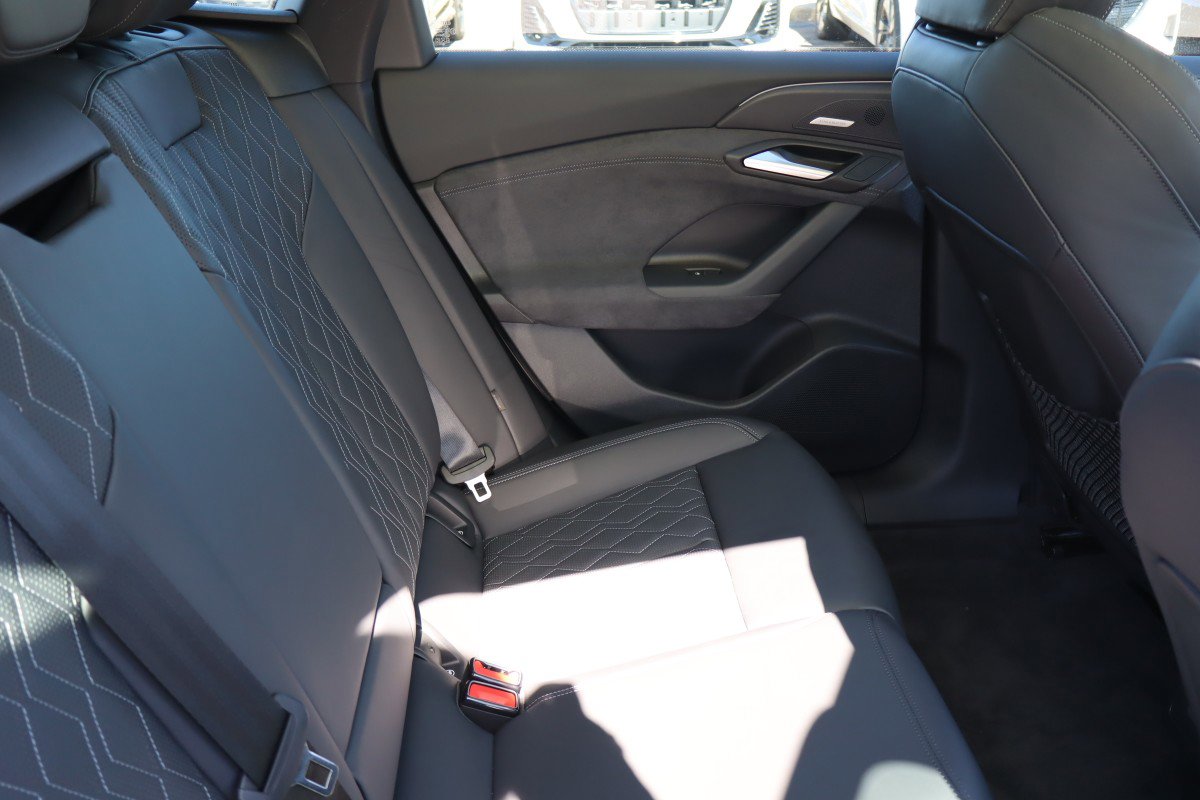 Used 2025 Audi S6 e-tron Prestige w/ 21" Black Optic Package image 18