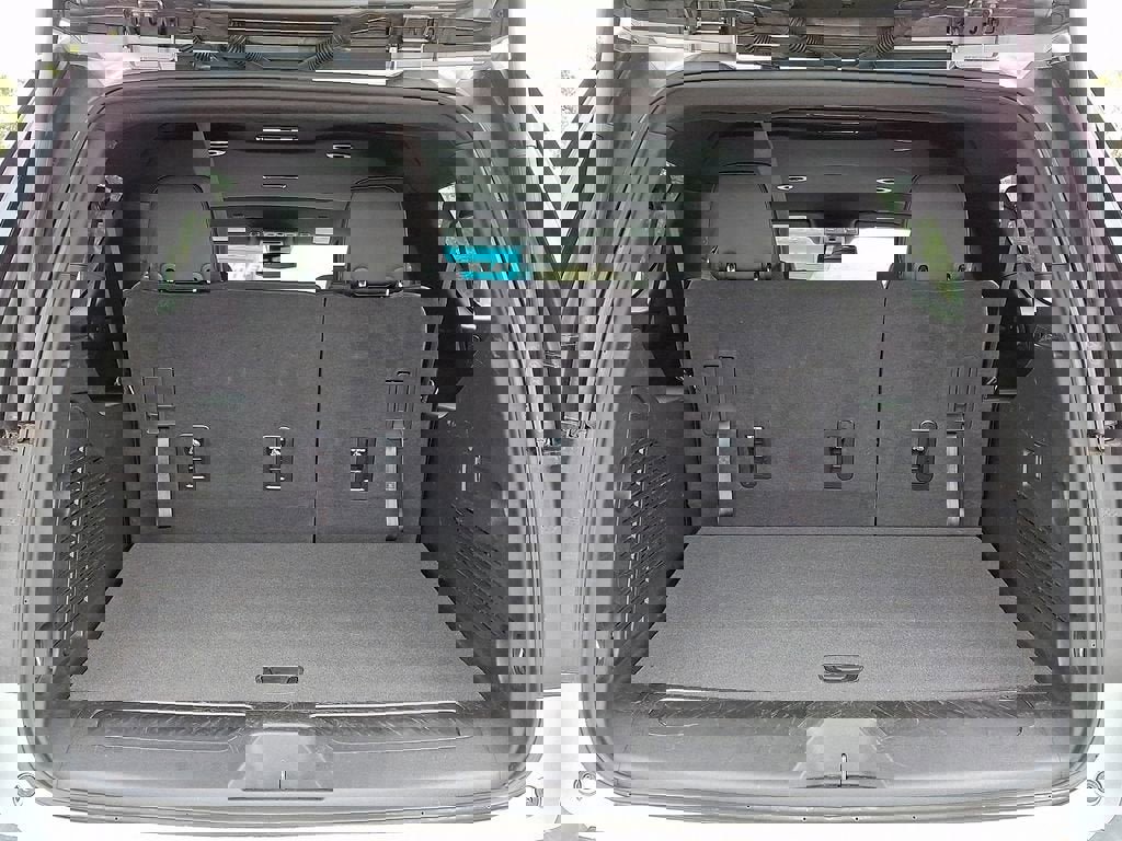 Certified 2024 Chevrolet Suburban LT AWD/4WD image 31