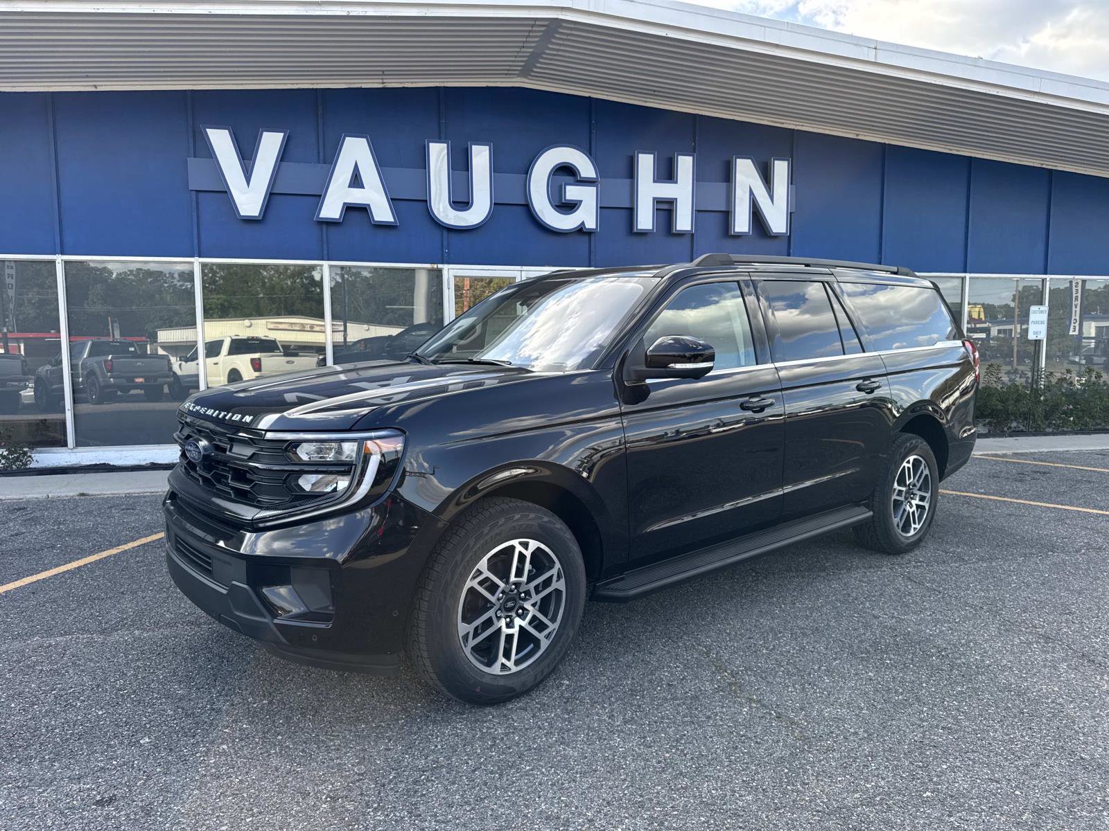 New 2025 Ford Expedition Max Active image 1