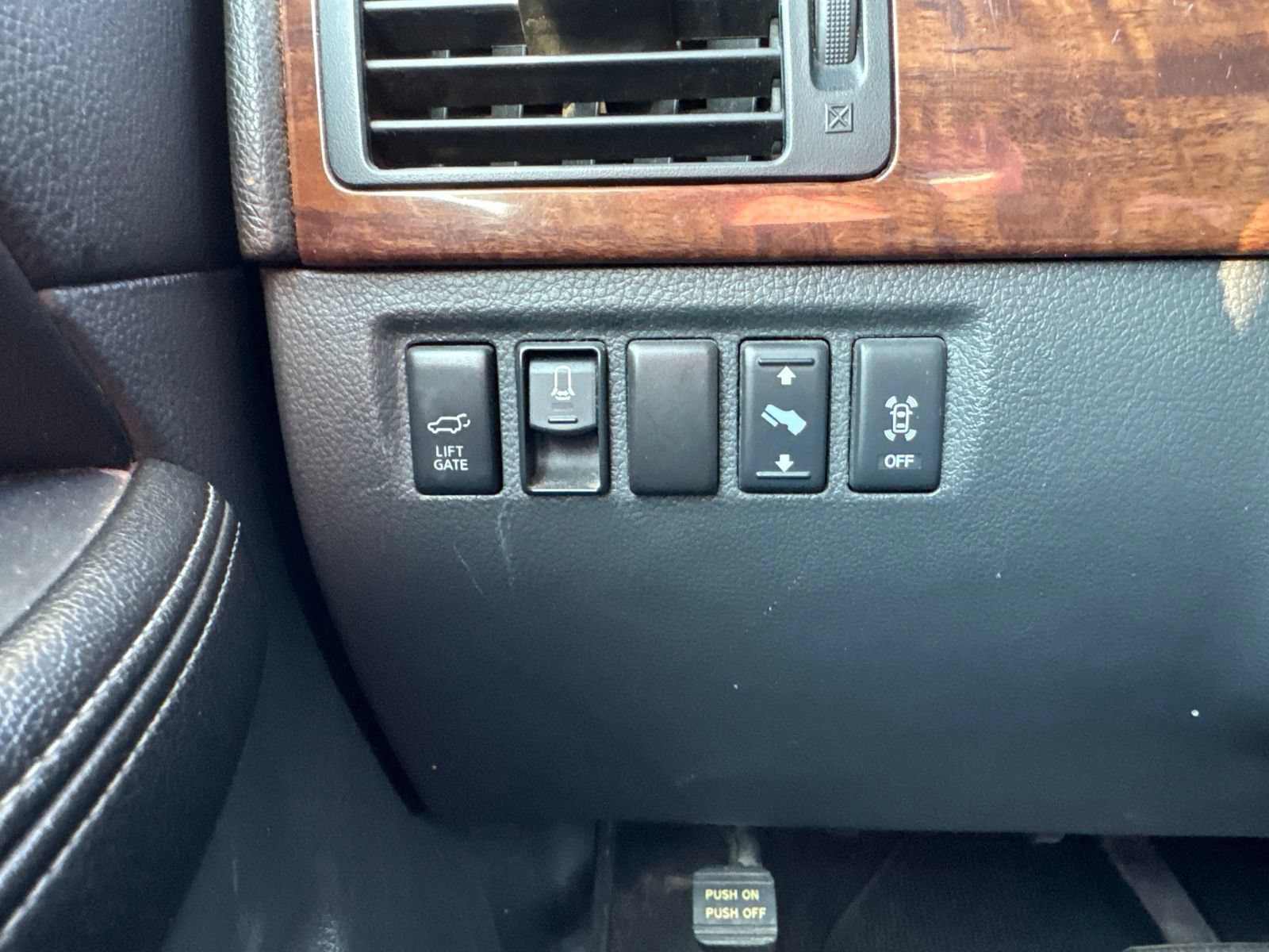 Used 2014 Nissan Armada Platinum AWD/4WD image 25