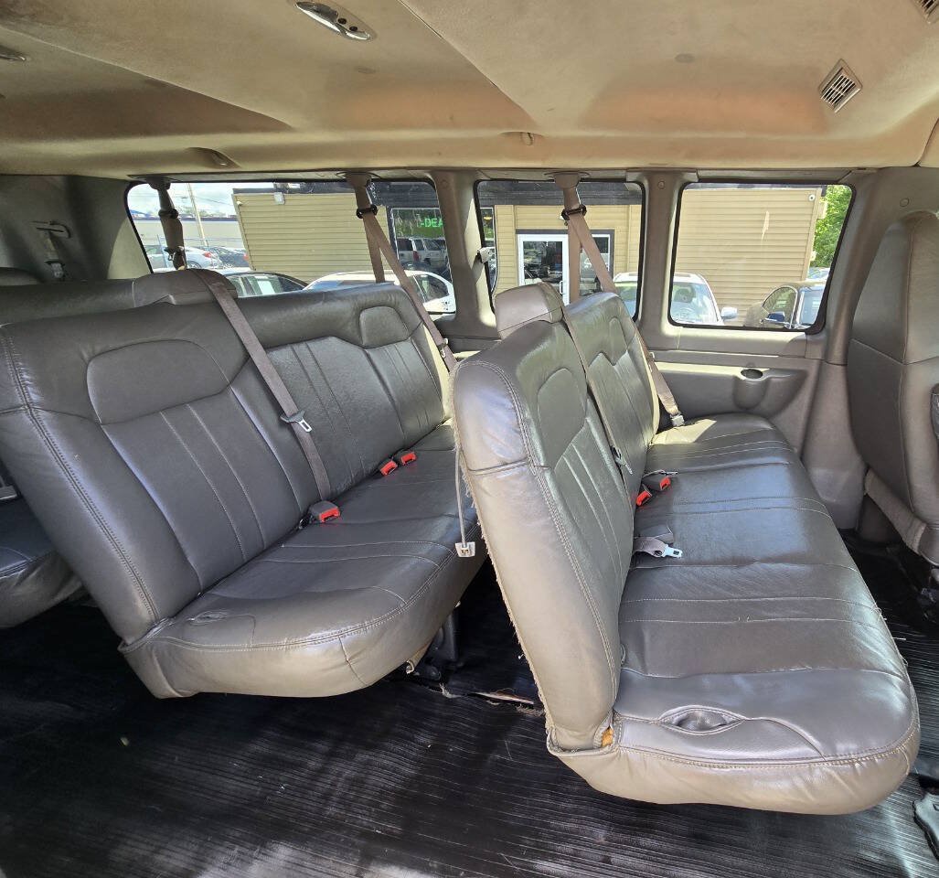 Used 2012 Chevrolet Express 3500 LS RWD image 16