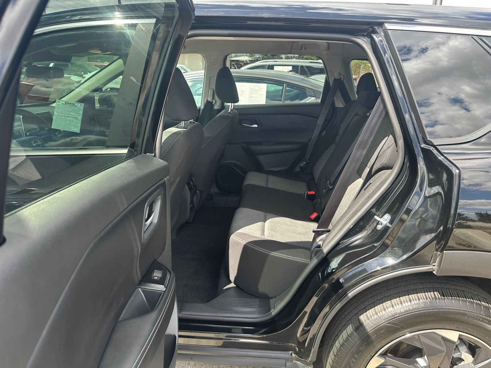 Used 2025 Nissan Rogue SV FWD image 28