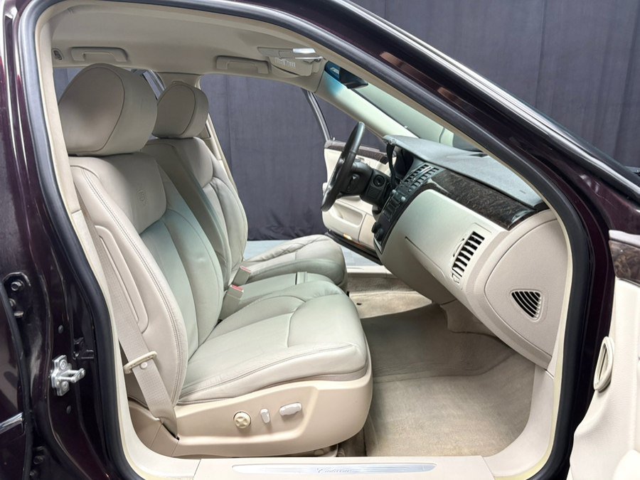 Used 2008 Cadillac DTS Luxury I FWD image 27