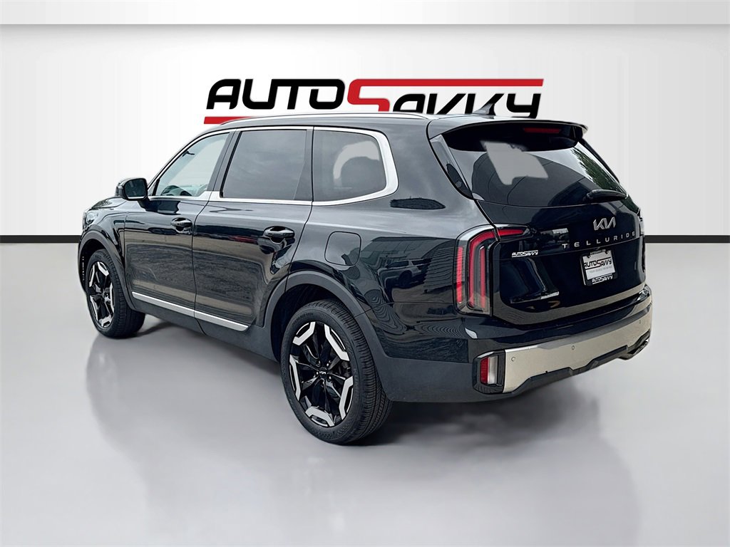 Used 2023 Kia Telluride EX w/ EX Captain's Chair Package image 5