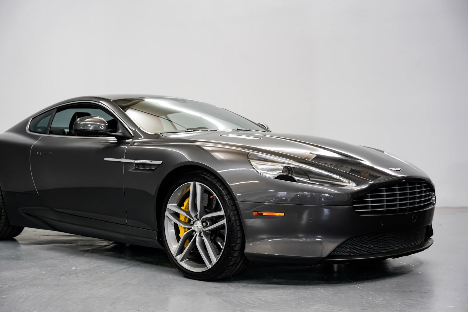 Used 2014 Aston Martin DB9 Coupe RWD image 37