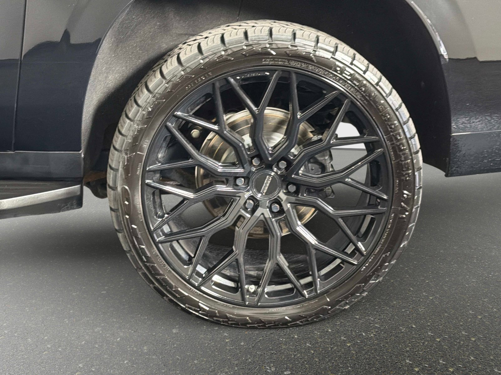 Used 2024 Cadillac Escalade ESV Luxury image 14