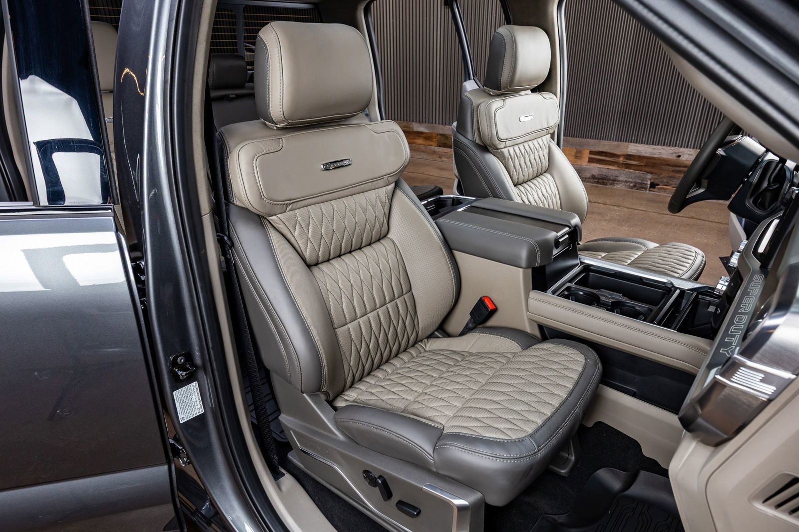 Used 2026 Ford F450 Platinum w/ Platinum Plus Package image 31