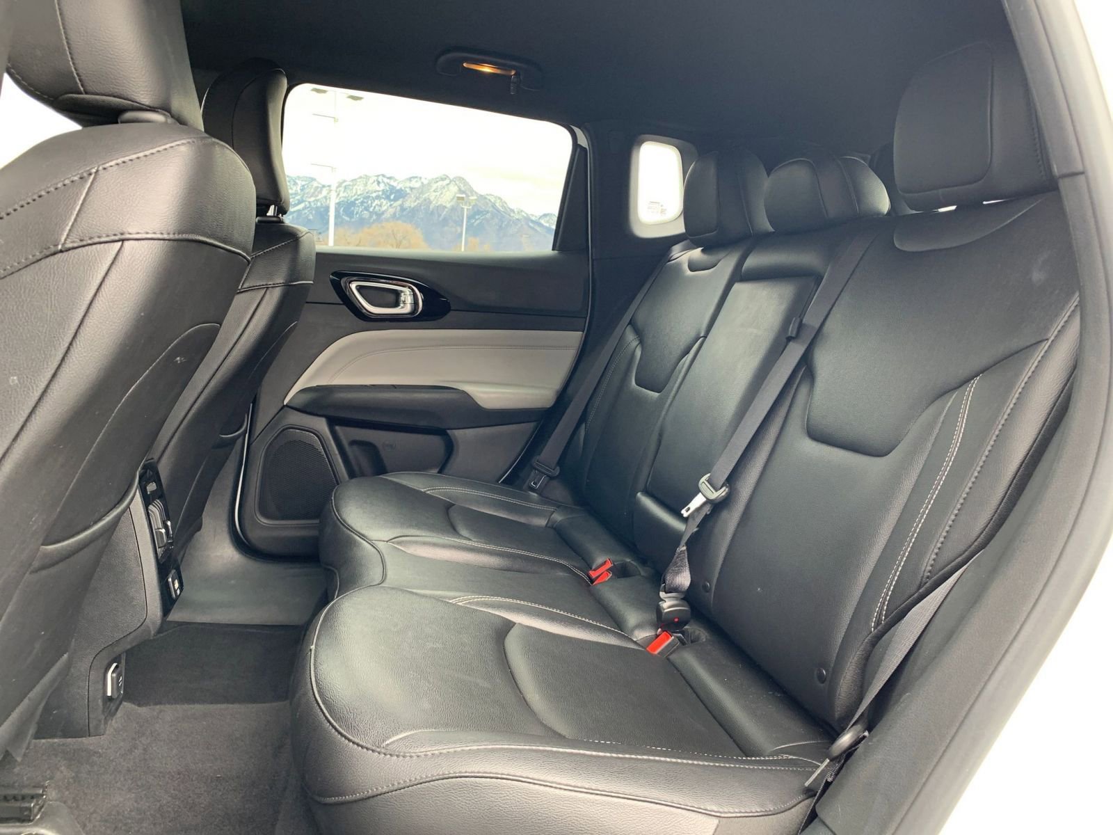 Used 2025 Jeep Compass Limited image 27