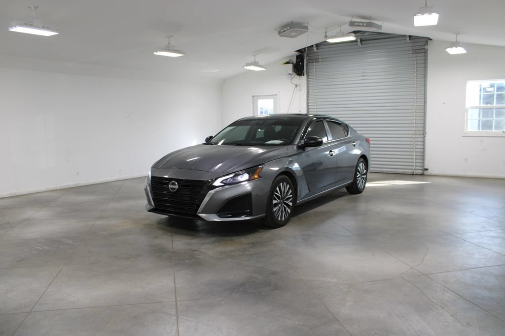 Used 2024 Nissan Altima 2.5 SV FWD image 4