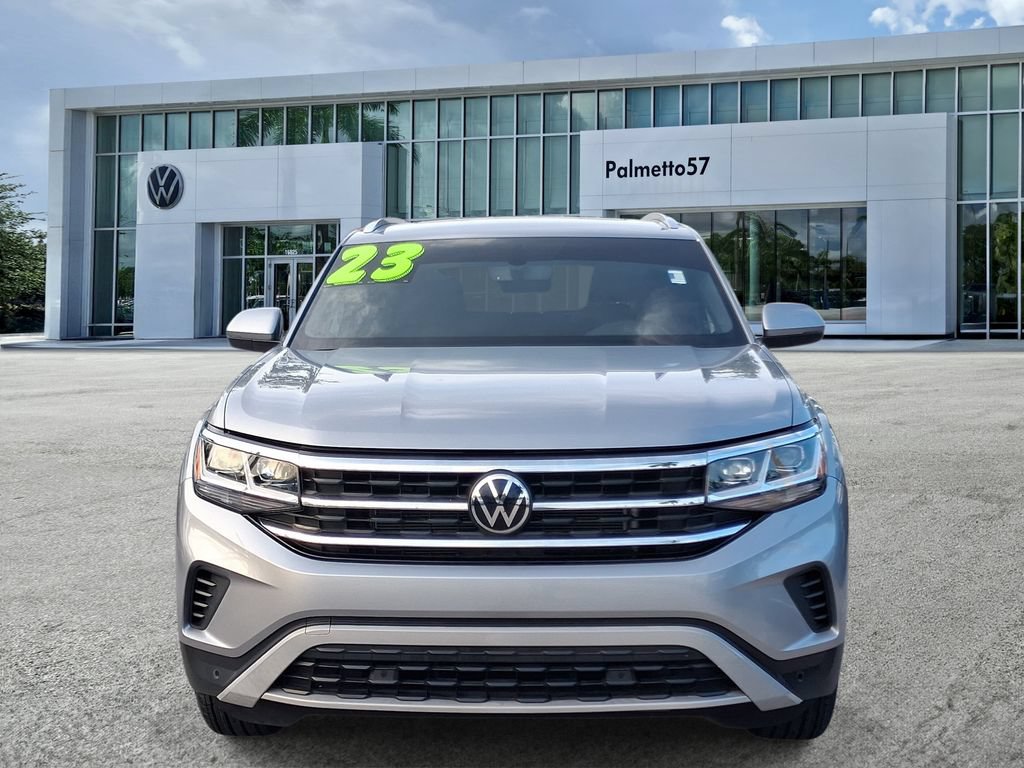 Certified 2023 Volkswagen Atlas Cross Sport SE w/ Panoramic Sunroof Package FWD image 2