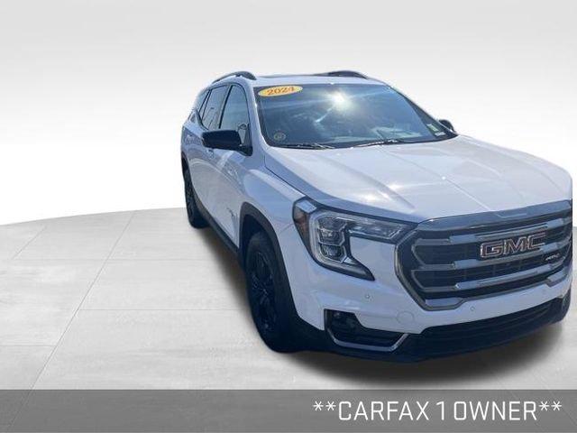 Used 2024 GMC Terrain AT4 w/ Tech Package AWD/4WD image 2