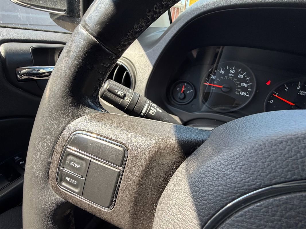 Used 2012 Jeep Compass Latitude AWD/4WD image 29