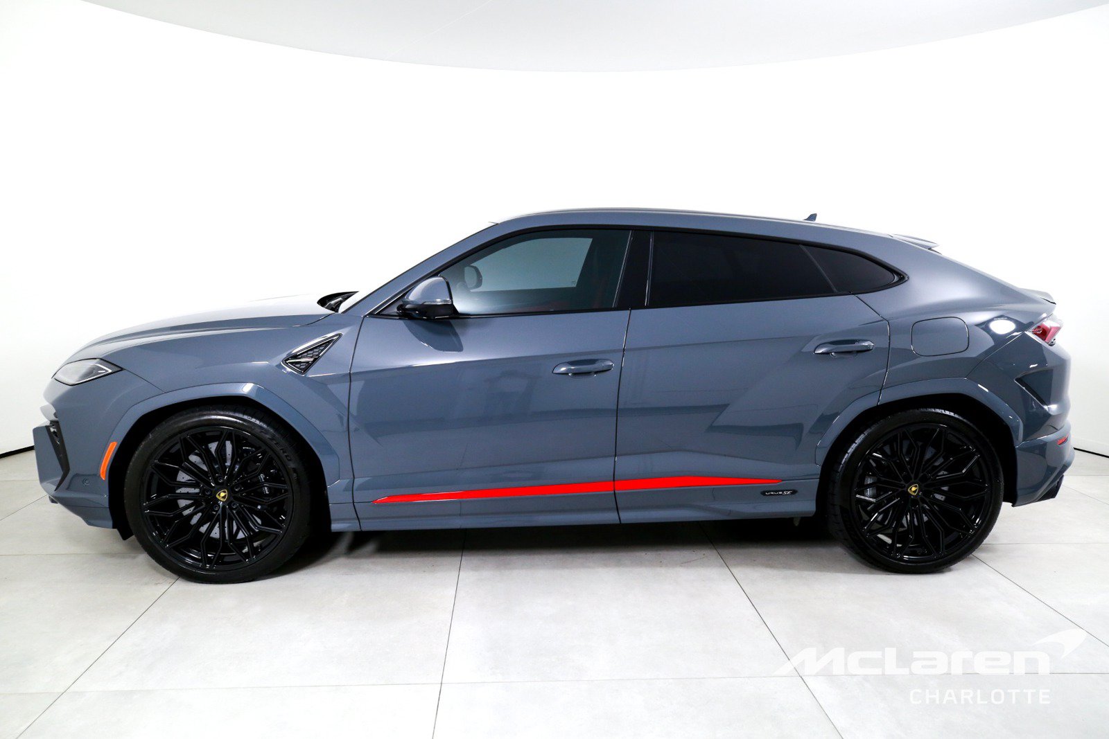 Used 2025 Lamborghini Urus SE AWD/4WD image 5