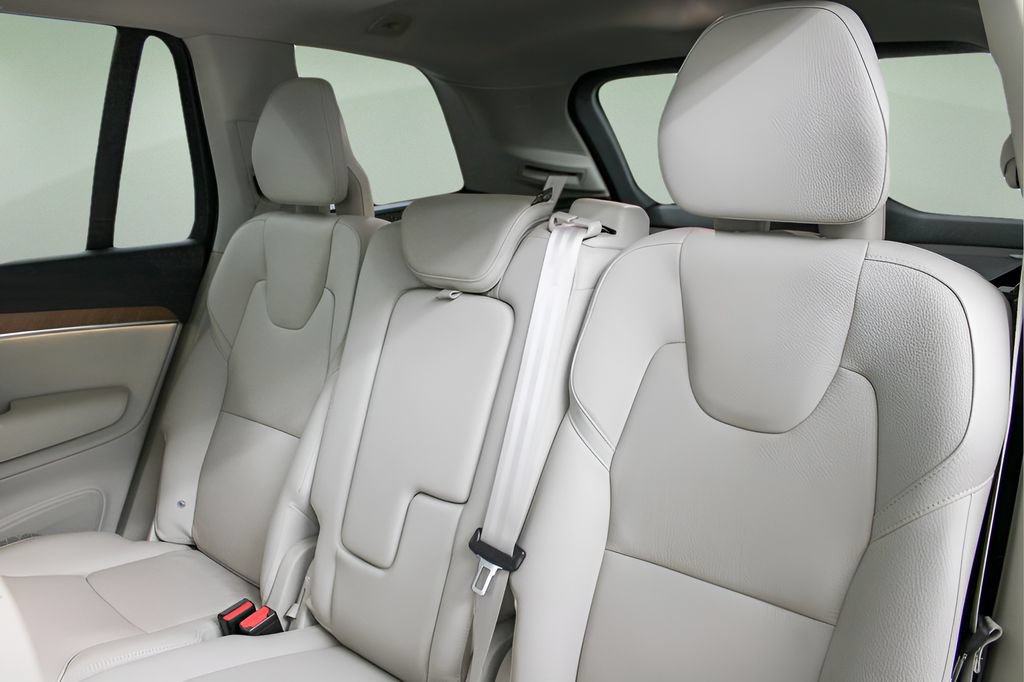 Certified 2022 Volvo XC90 T6 Momentum w/ Advanced Package AWD/4WD image 20