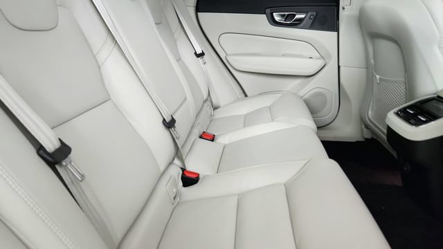 Certified 2025 Volvo XC60 B5 Ultra w/ Protection Package Premier AWD/4WD image 31