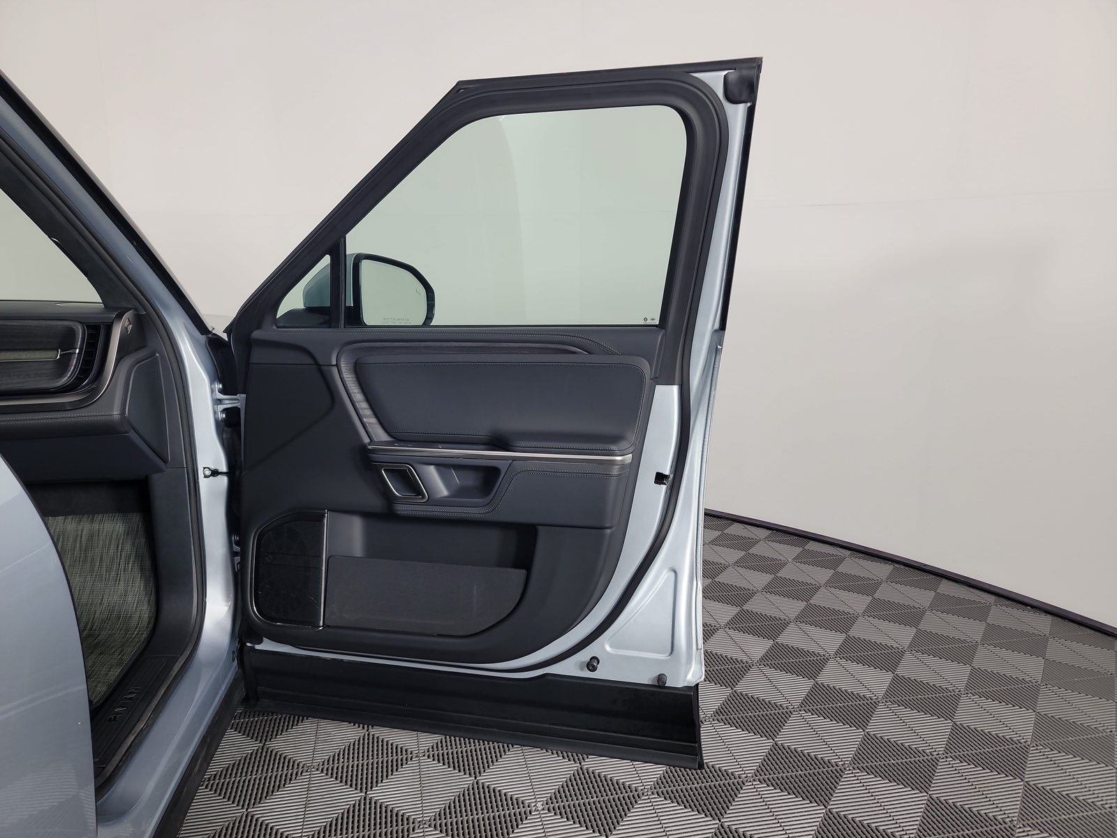 Used 2024 Rivian R1T Adventure Dual AWD/4WD image 18