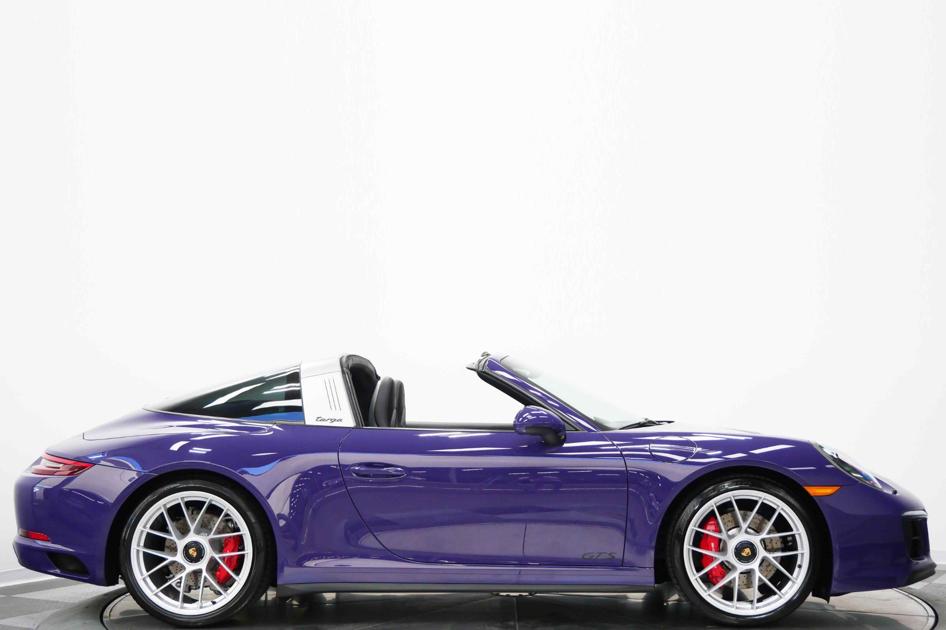 Used 2018 Porsche 911 Targa 4 GTS AWD/4WD image 2