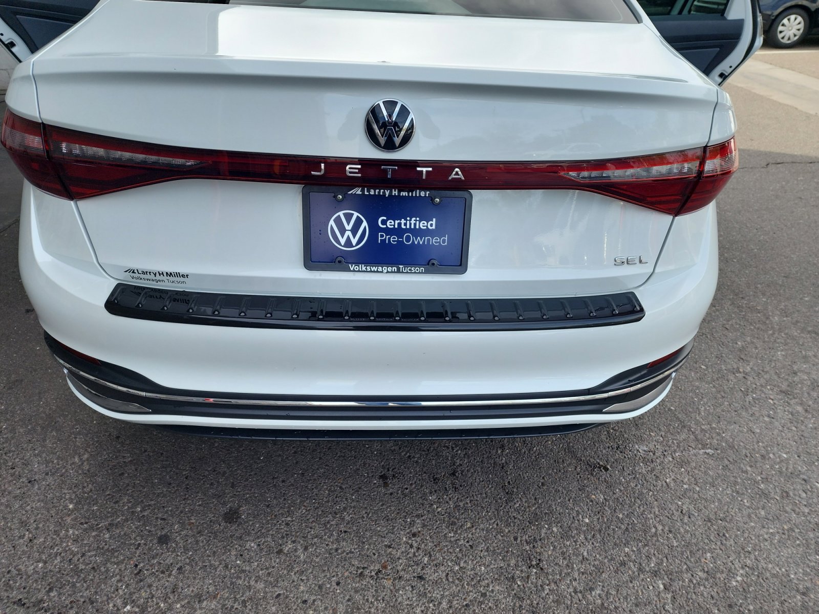 Certified 2025 Volkswagen Jetta SEL image 24