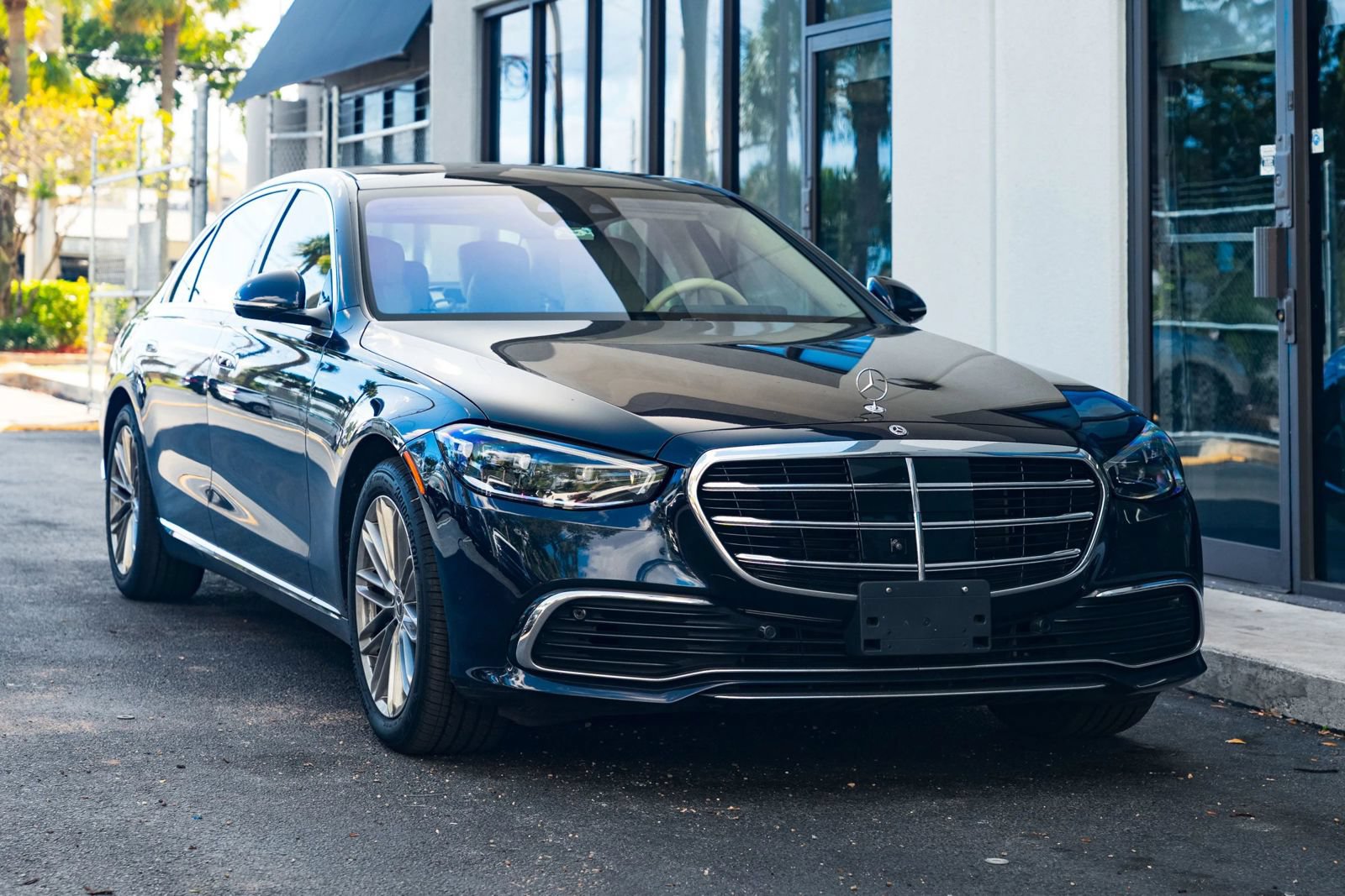 Used 2023 Mercedes-Benz S 580 4MATIC Sedan image 2