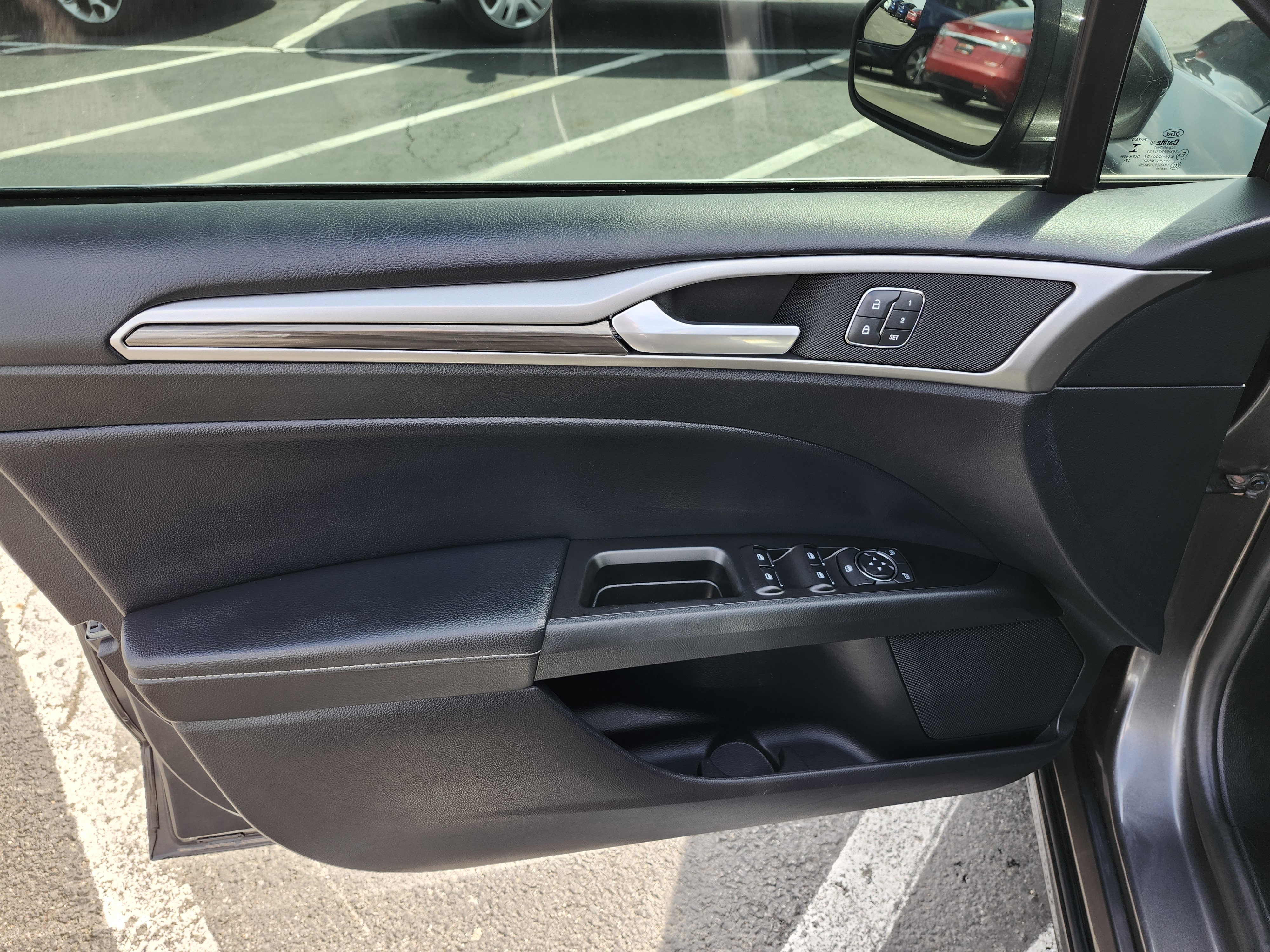 Used 2018 Ford Fusion SE w/ Fusion SE Technology Package image 28