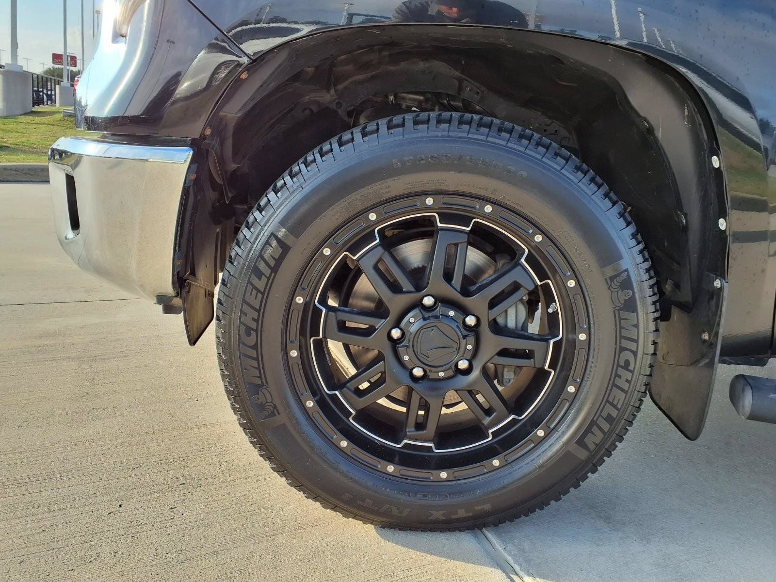 Used 2014 Toyota Tundra SR5 w/ SR5 Upgrade Package RWD image 9