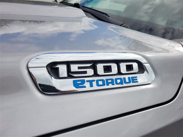 New 2026 RAM 1500 4x4 Crew Cab image 3