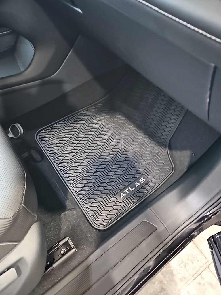 New 2026 Volkswagen Atlas Cross Sport SE image 14